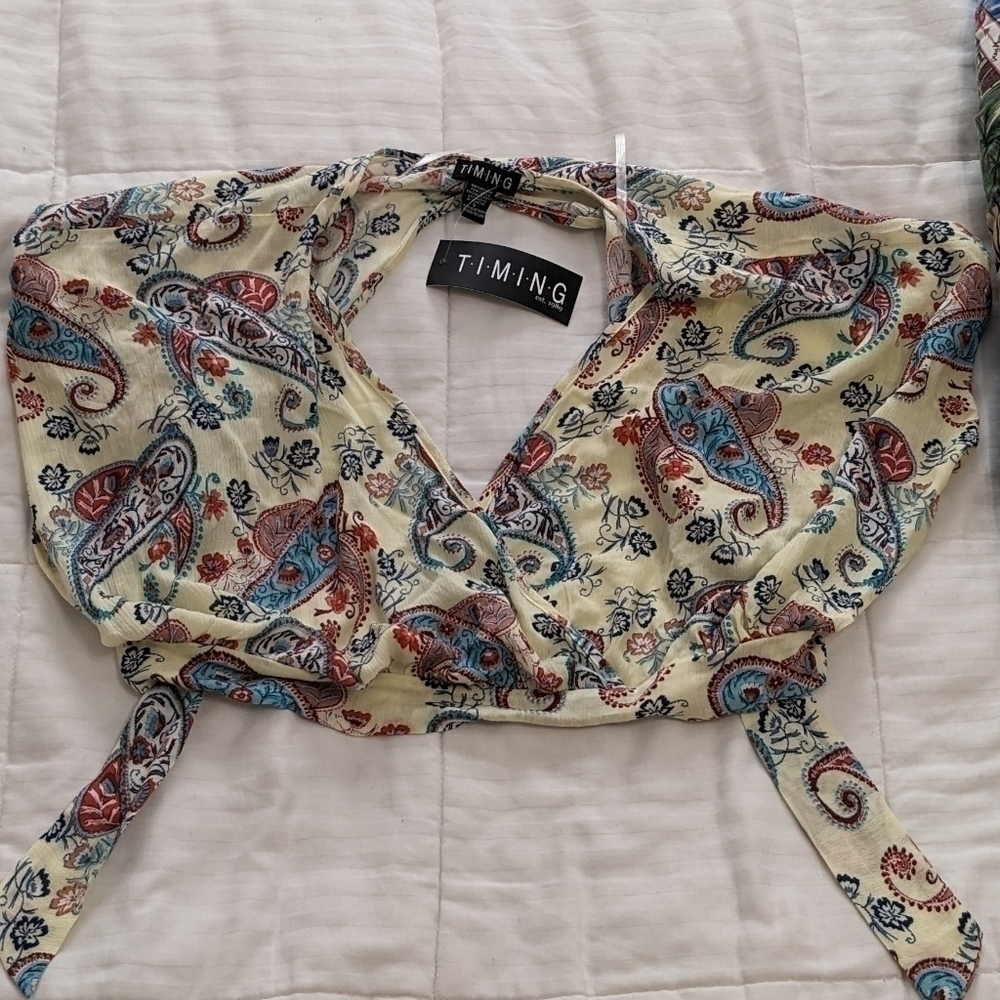 New with tags Timing tie crop top size small